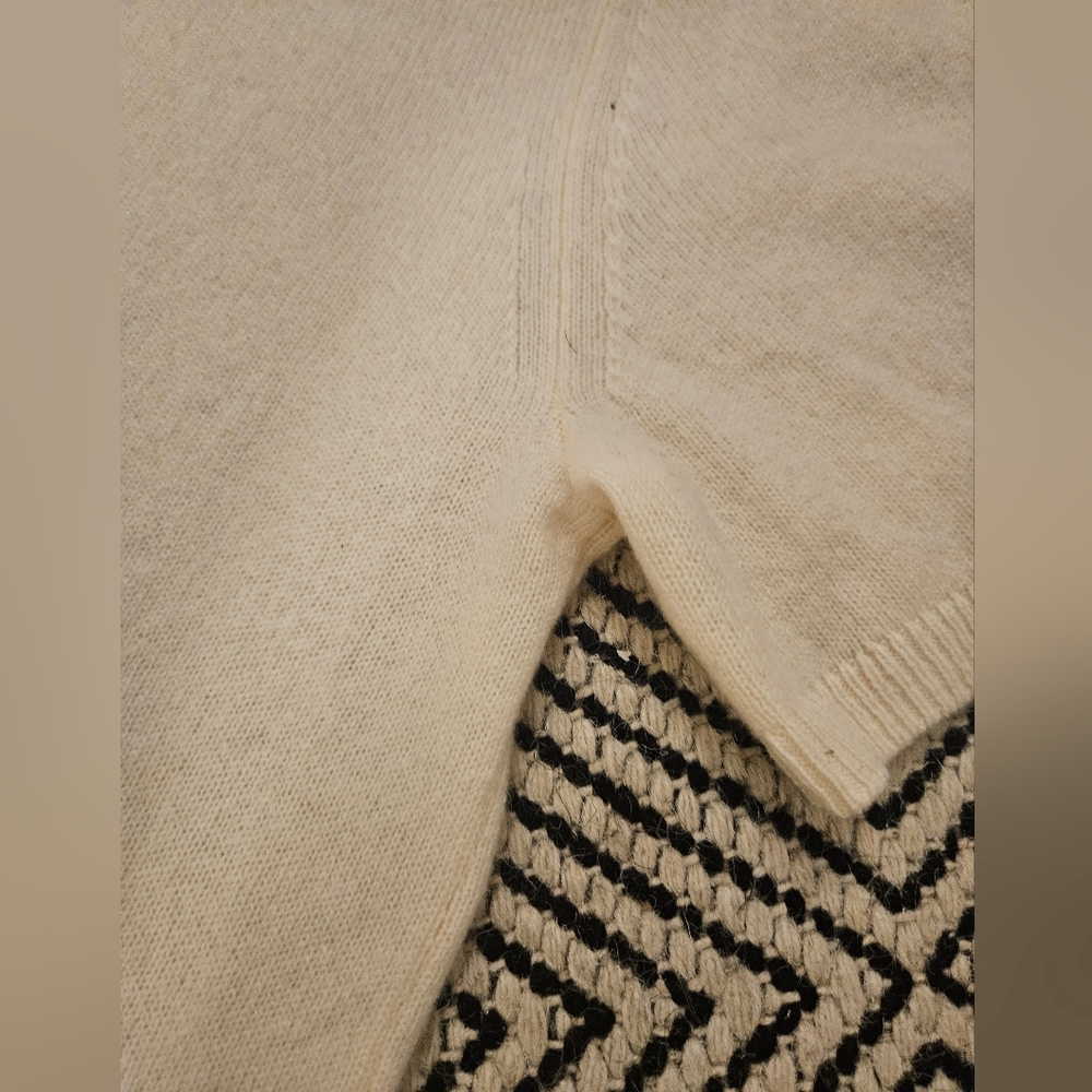 NWT Pristine Banana Republic  Soft Cream 100% Cashmere Sweater- Size M - Picture 4 of 10